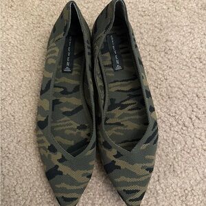 Steve Madden Green and Black Camouflage Flats